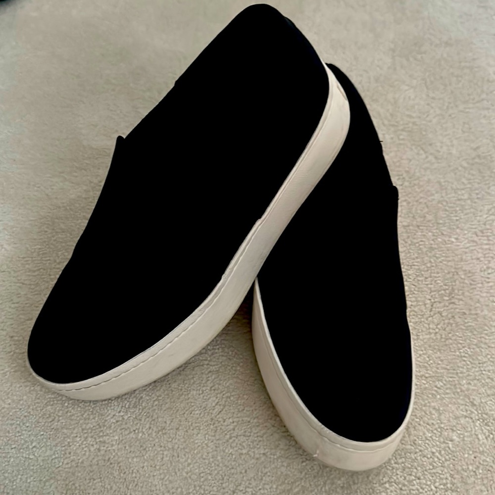 Vince slip on sneaker. Perfect condition